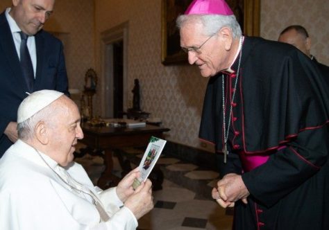 Dom Leonardo entrega Documento de Santarém 2022 ao Papa Francisco
