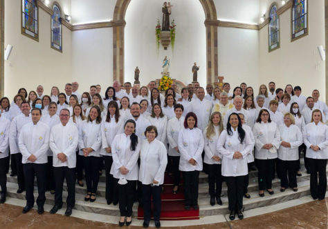 Paróquia Santo Antônio celebra Corpus Christi e 20 novos Ministros da Eucaristia