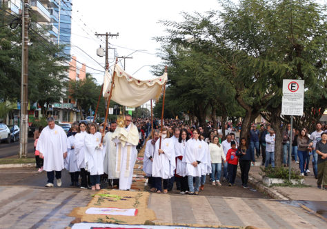 Paróquia São Luiz Gonzaga celebra a solenidade de Corpus Christi