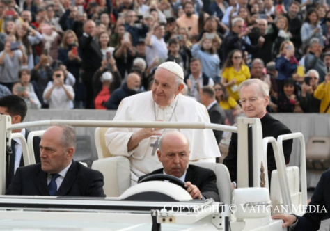 Papa: enfrentar "a desolação com abertura e consciência" para sair revigorados