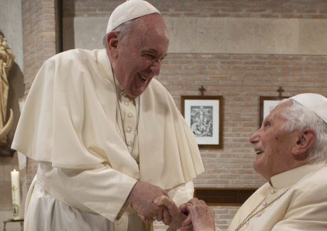 Papa: rezemos por Bento XVI, ele está doente e no silêncio apoia a Igreja
