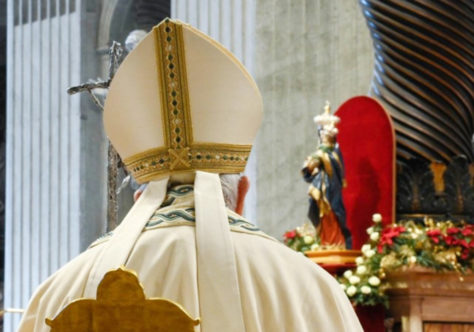 Papa: Maria acompanhe Bento XVI em sua passagem deste mundo a Deus