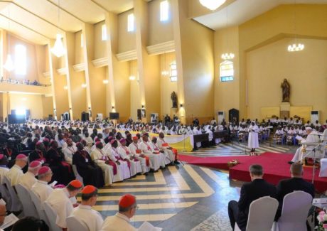 Sudão do Sul. Papa ao clero: sejam pastores armados apenas de oração e caridade