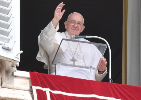 Papa: não ceda à dor e ao pessimismo, Deus está perto de nós!