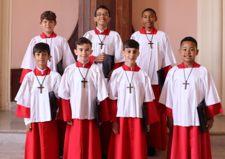 Coral dos Canarinhos recebe sete novos meninos cantores
