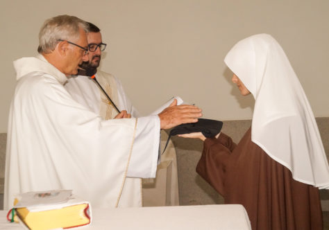 Primeira Profissão de Irmã Maximiliana marca os 32 anos do Mosteiro das Clarissas em Colatina