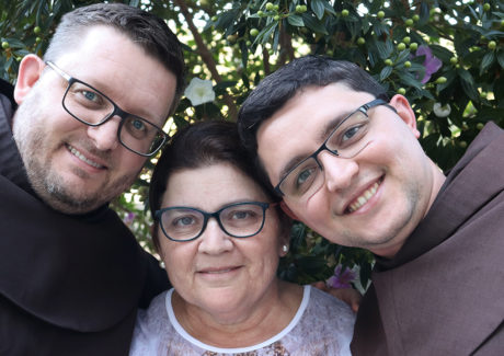 Dª Terezinha fala sobre ser mãe de dois filhos padres: “É uma alegria que não cabe no peito”