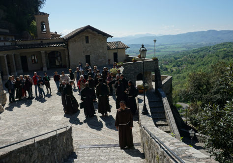 Celebrando o Centenário Franciscano: Cúria Geral em peregrinação a Greccio e Fonte Colombo