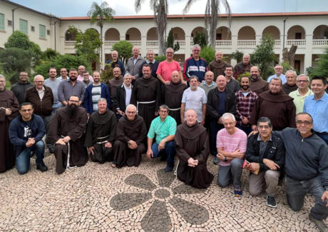 Ser, antes de tudo, irmão menor