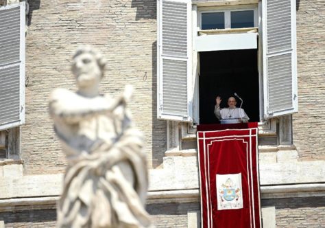 Papa no Angelus: A vida é repleta de milagres. Deixemo-nos maravilhar!