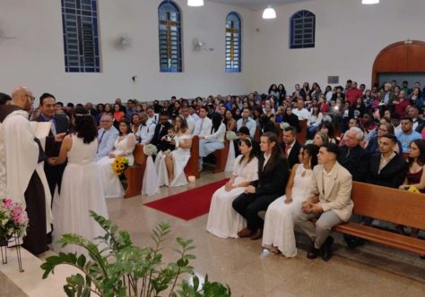 Paróquia Santa Cruz do Peri Alto realiza casamento comunitário