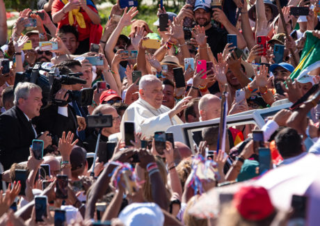 Papa: transformar tudo em amor concreto, sem “asco da pobreza dos outros”