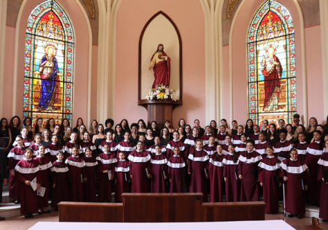 Dia festivo na Igreja do Sagrado: Coral das Meninas dos Canarinhos celebra 35 anos e seis frades são instituídos Acólitos