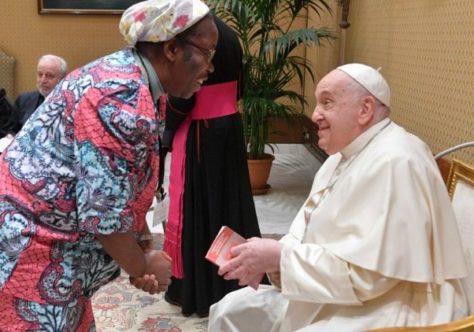 Papa Francisco: a Igreja é "mulher", devemos "desmasculinizá-la"