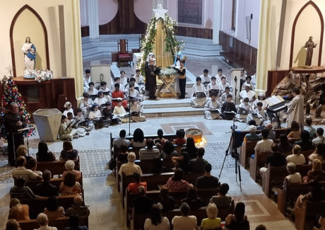 Canarinhos de Petrópolis fazem da Igreja do Sagrado uma nova Greccio!