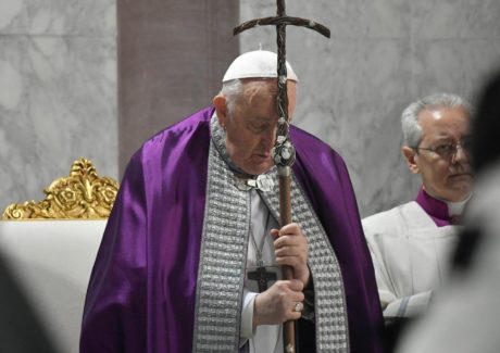 Papa Francisco: A vida não é um teatro, a Quaresma nos convida a descer do palco do fingimento