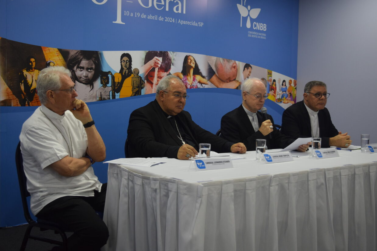 [Bispos divulgam carta aos cristãos católicos do Brasil durante 61ª Assembleia da CNBB]