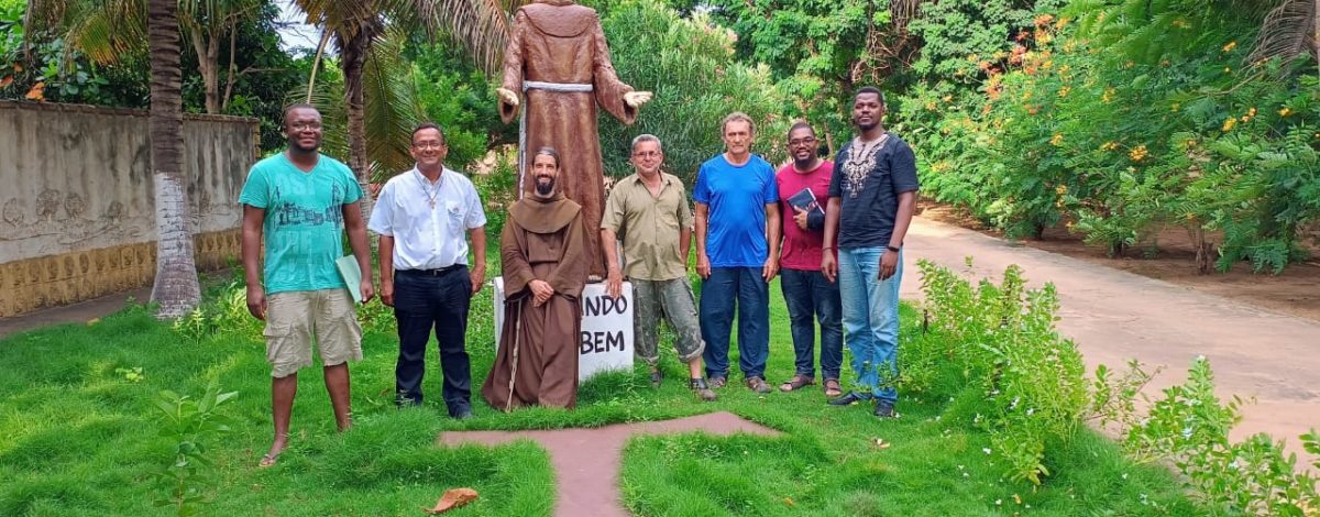 Equipe de evangelização da FIMDA promove encontro em Viana