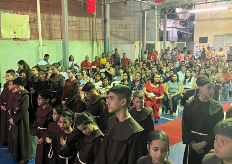 Novos Coroinhas para a Paróquia Santa Clara de Colatina