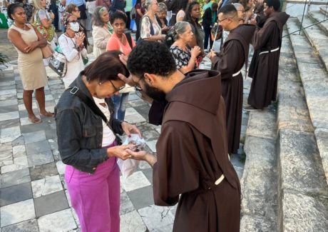 Santo Antônio do Largo da Carioca recebe 40 mil fiéis para celebrar a amizade e a fraternidade