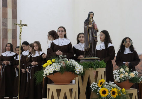 Paróquia Santo Antônio, em Sorocaba, acolhe novos coroinhas no dia de Santa Clara