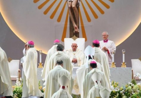 Papa Francisco celebra missa e participa de encontro com jesuítas em Singapura