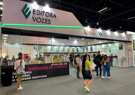 Editora Vozes cresce o número de vendas em 50% na Bienal de São Paulo 2024