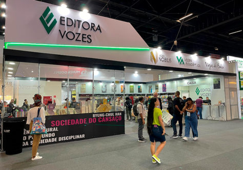 Editora Vozes cresce o número de vendas em 50% na Bienal de São Paulo 2024