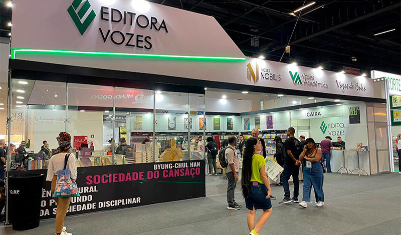 Editora Vozes cresce o número de vendas em 50% na Bienal de São Paulo 2024