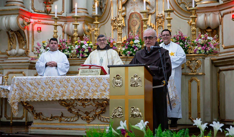 Devotos celebram Frei Galvão em São Paulo