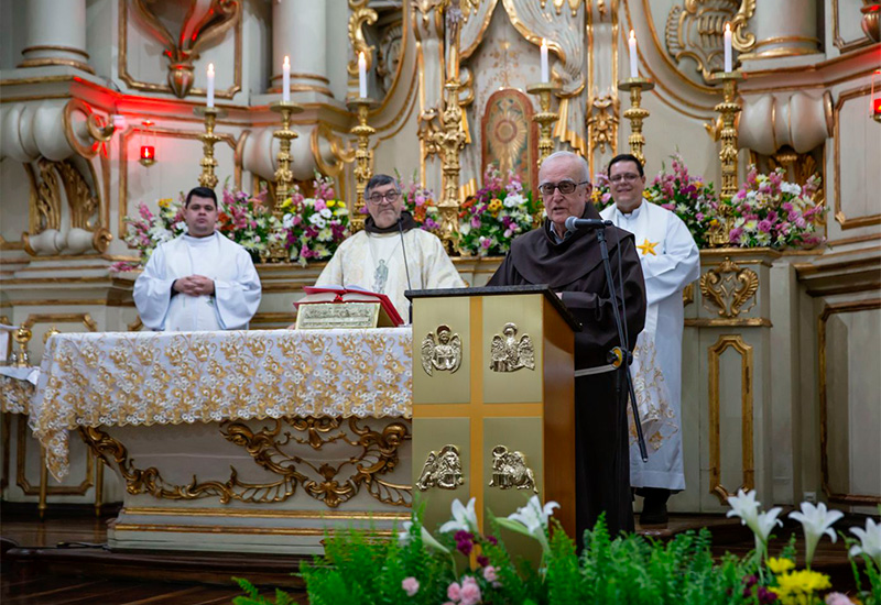 [Devotos celebram Frei Galvão em São Paulo]