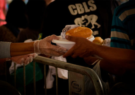 VIII Dia Mundial dos Pobres:  Oração e atitude em favor dos que sofrem