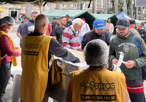 Sefras no Mutirão Pop Rua com refeições e apoio a migrantes