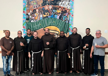 Frades aprofundam experiências formativas e visitam obras sociais em Guaratinguetá