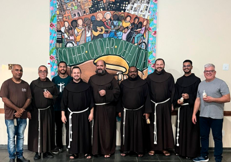 Frades aprofundam experiências formativas e visitam obras sociais em Guaratinguetá