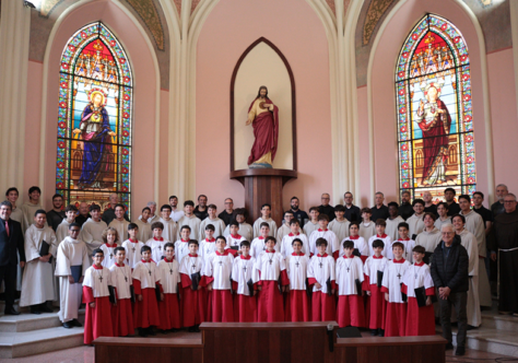 Canarinhos de Petrópolis celebram 83 anos com Missa Solene e almoço comemorativo