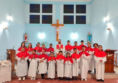 Missa em Ação de Graças celebra o serviço dos Coroinhas na Paróquia Santa Clara de Assis, em Duque de Caxias