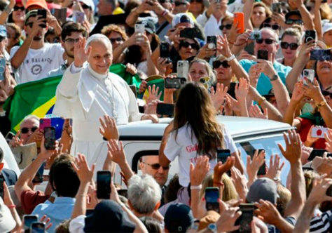 O Papa: a sede de Jesus na cruz é a nossa também. Clamor de uma humanidade ferida