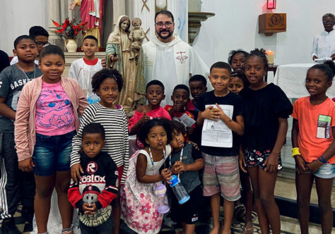 Fiéis celebram a Solenidade de Nossa Senhora da Estrela na histórica igreja em Duque de Caxias