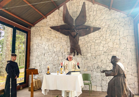 Fraternidade São Boaventura, em Campo Largo, celebra a Festa das Chagas de São Francisco