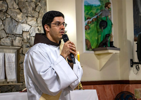 No lugar onde tudo começou: comunidade de origem acolhe Frei João no primeiro dia do Tríduo e Missão