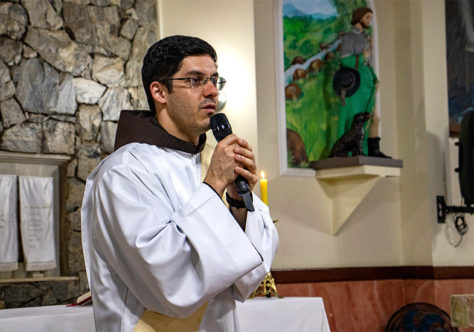 No lugar onde tudo começou: comunidade de origem acolhe Frei João no primeiro dia do Tríduo e Missão