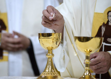 Novena de Frei Galvão começa com celebrações e peregrinação pelas ruas de Guaratinguetá