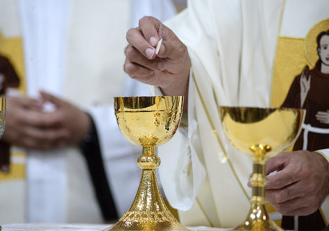 Novena de Frei Galvão começa com celebrações e peregrinação pelas ruas de Guaratinguetá