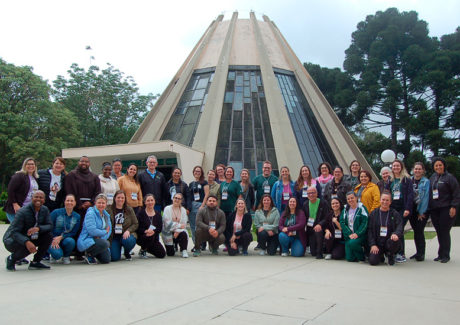Primeiro Retiro Perfeita Alegria acolhe equipes de pastoral do Grupo Bom Jesus, em Campo Largo