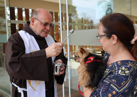 USF celebra Soleniade de São Francisco de Assis com bênção dos animais e missa no Câmpus Bragança Paulista