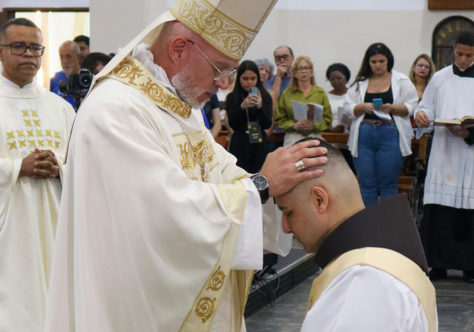 “Completai em mim a obra começada”: Frei Felipe Medeiros Carretta é ordenado presbítero em Vila Velha