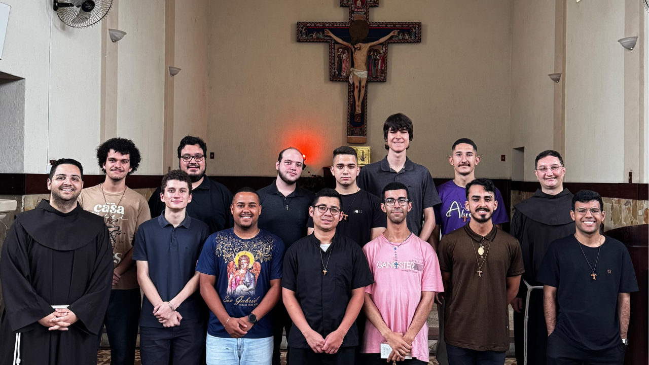 [Jovens buscam escutar o chamado de Deus nos Estágios Vocacionais Franciscanos]
