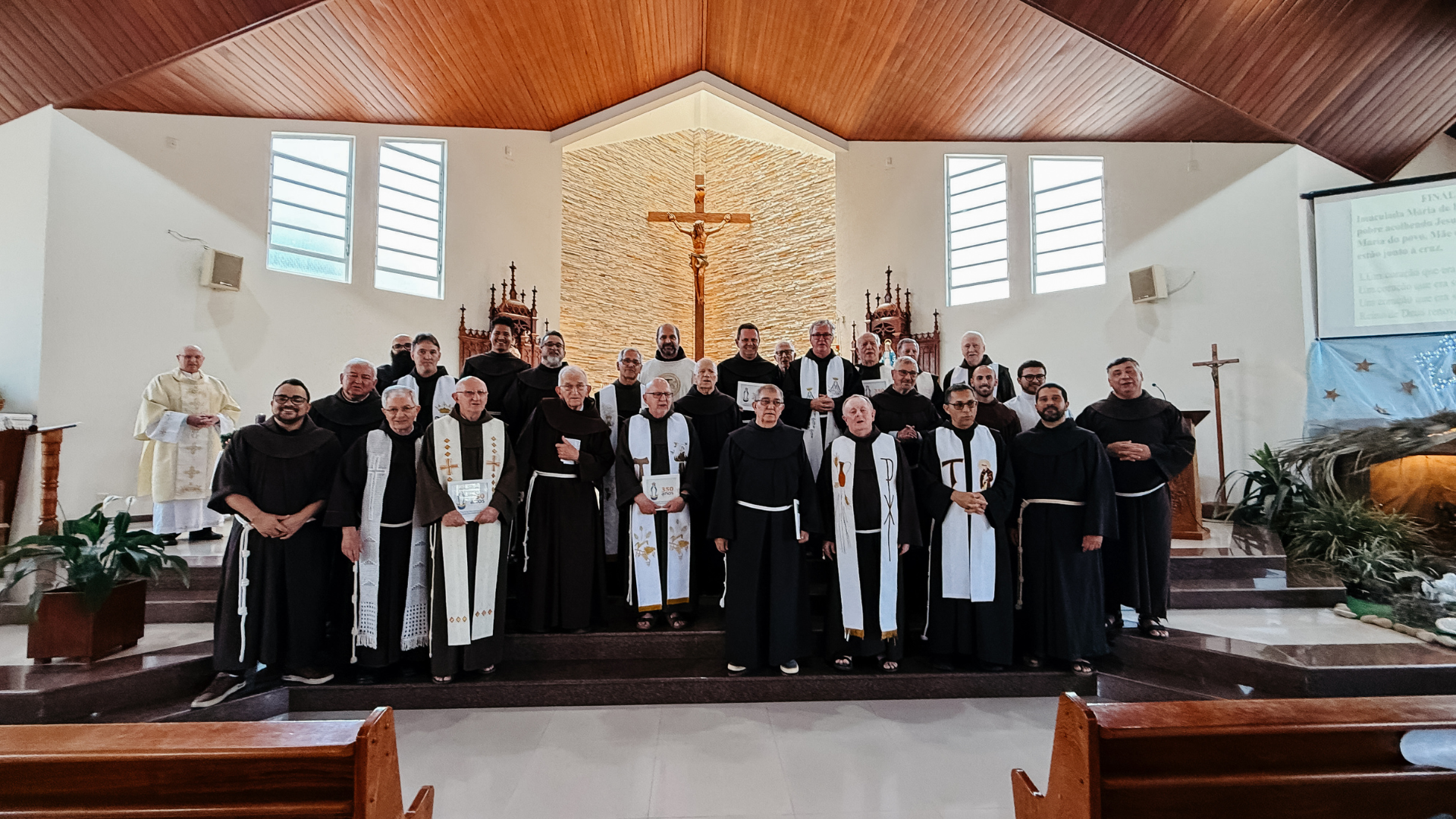 [Frades do Regional Vale do Itajaí e Leste Catarinense celebram Solenidade da Imaculada Conceição e os 350 anos da Província]