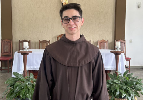 Convite ao Diaconato de Frei Ruan Felipe Sguissardi, que detalha sua trajetória de fé e seu chamado ao serviço